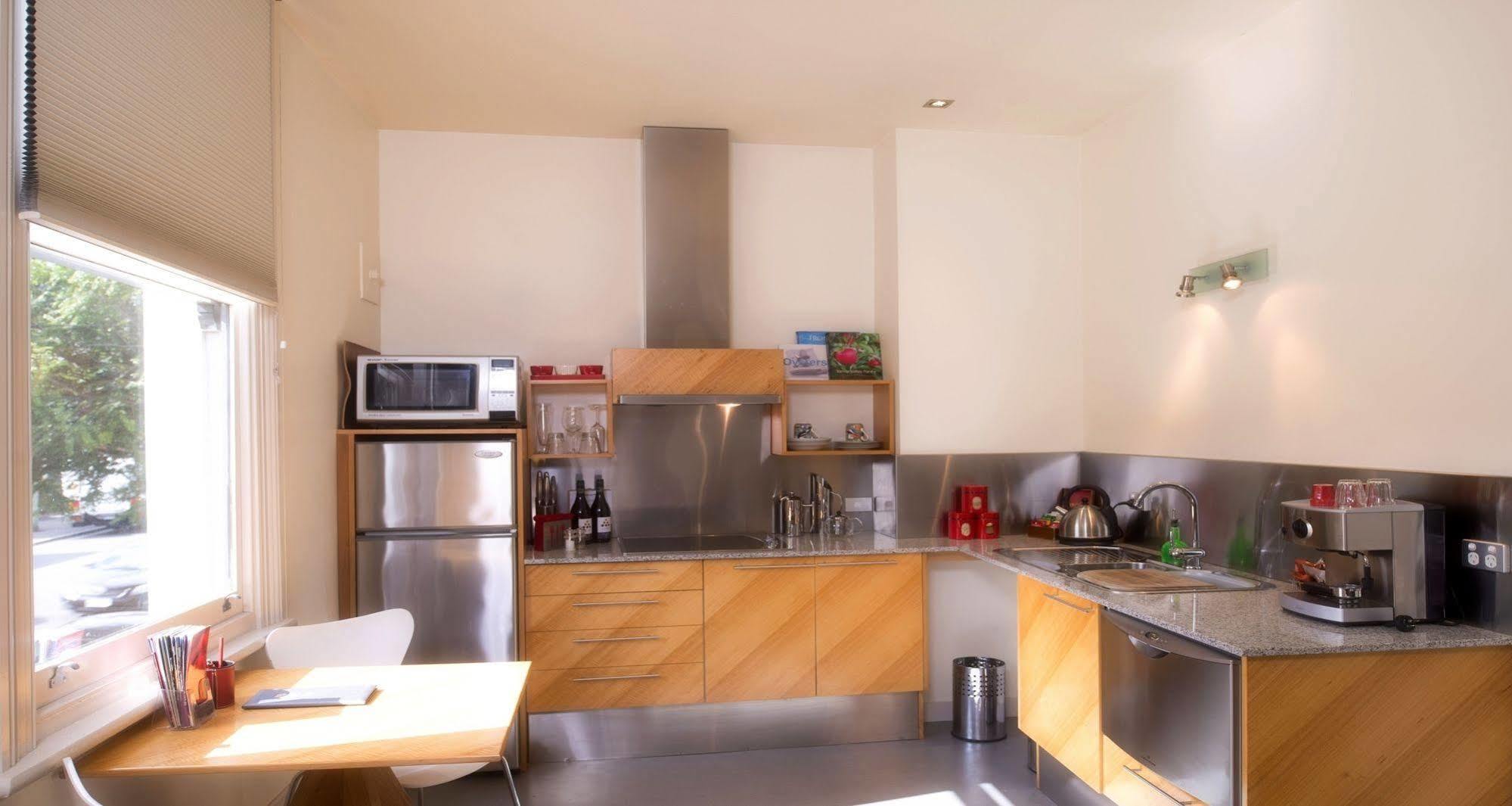 Twofourtwo Boutique Apartments Launceston Esterno foto