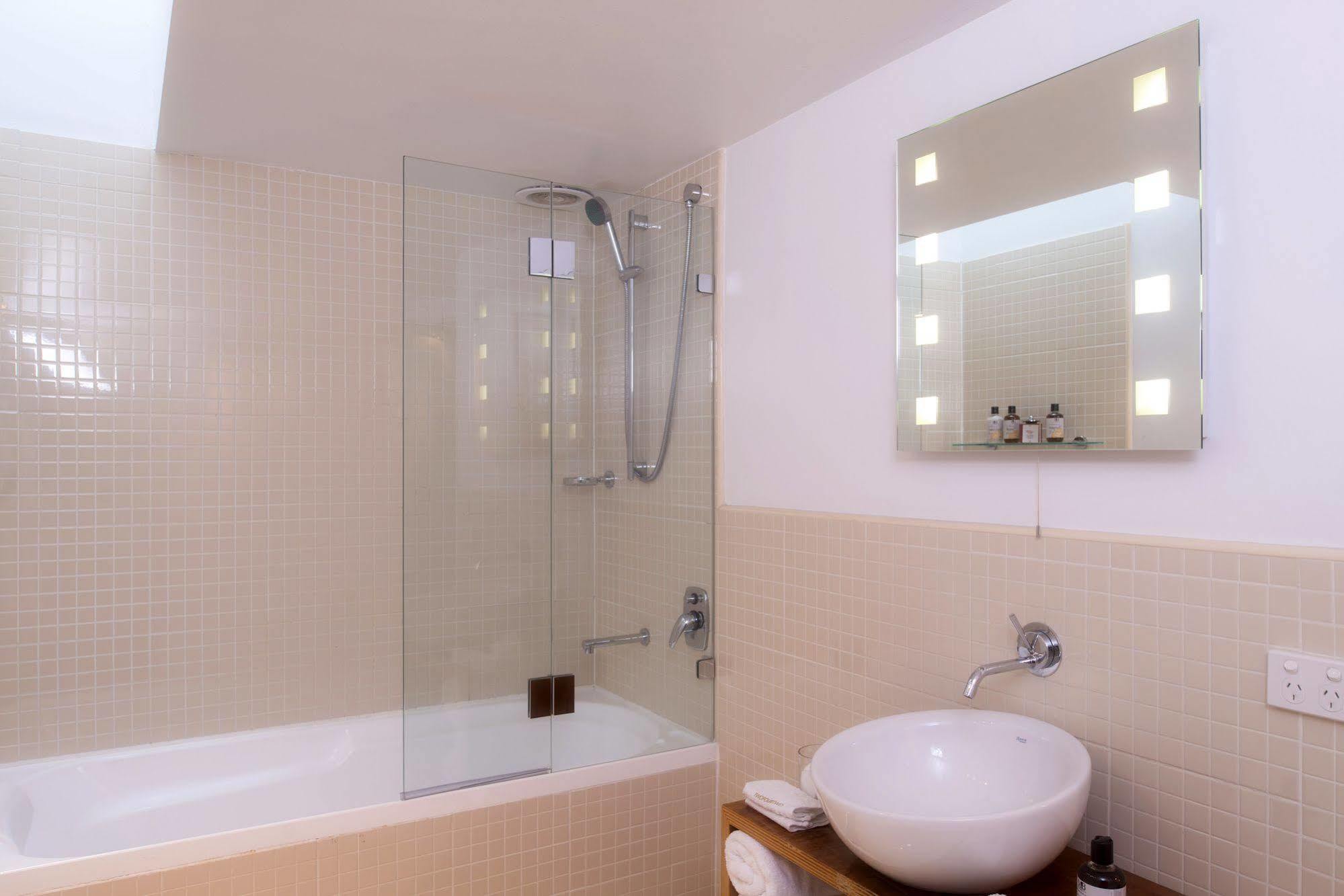 Twofourtwo Boutique Apartments Launceston Esterno foto