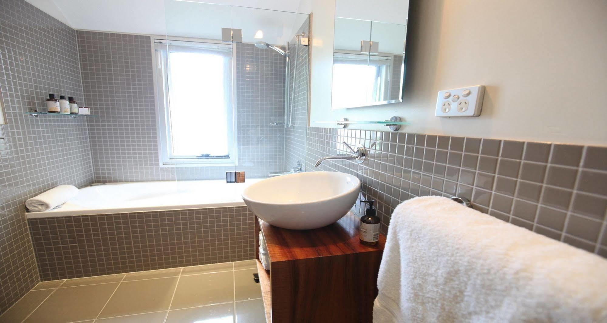 Twofourtwo Boutique Apartments Launceston Esterno foto