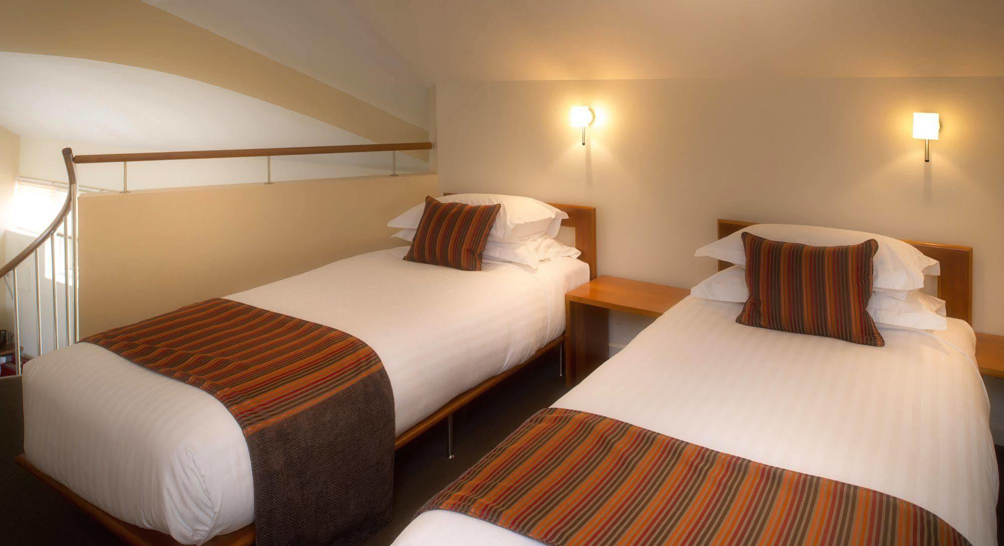 Twofourtwo Boutique Apartments Launceston Esterno foto